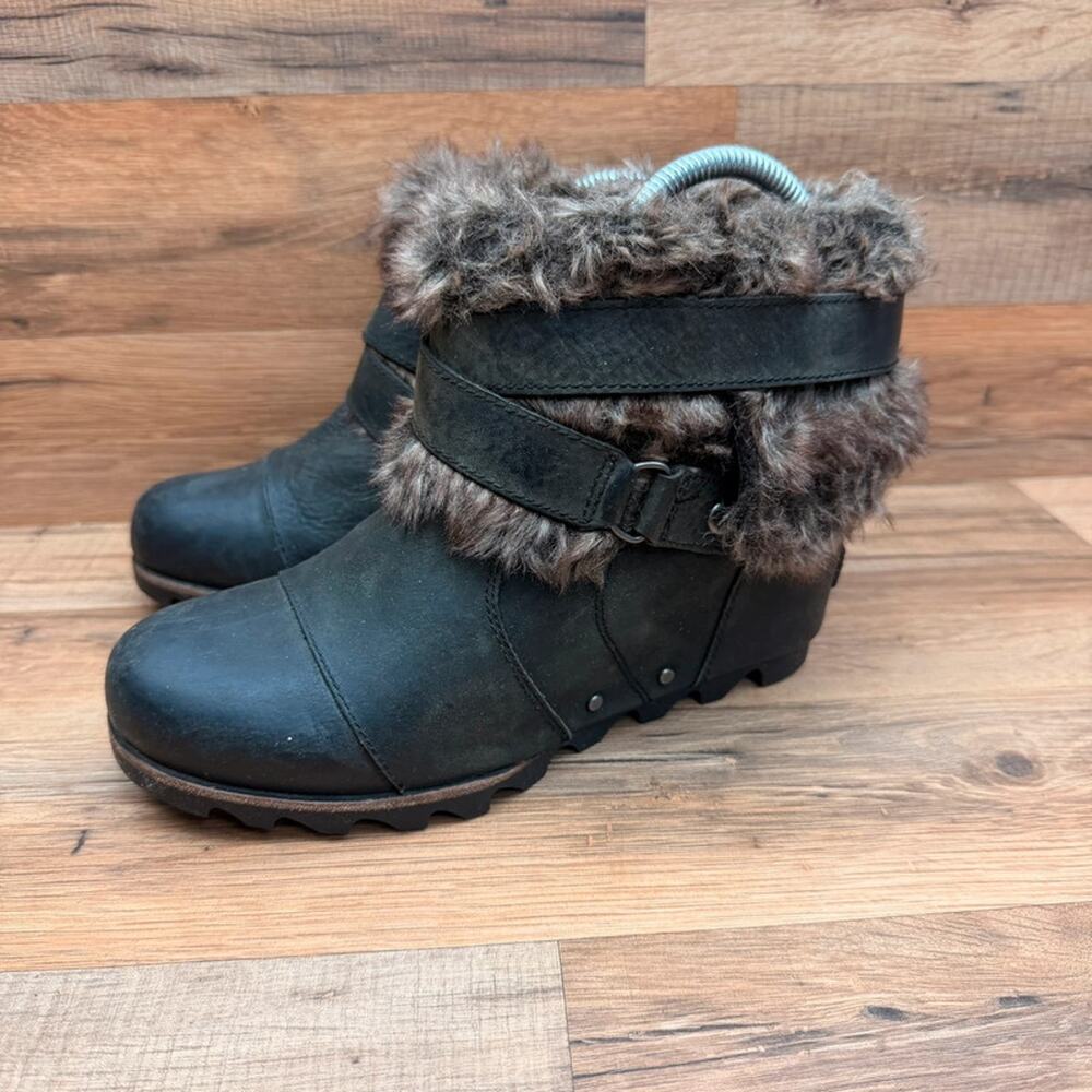 Sorel Boots Womens Size 8.5 brown Leather Waterfall